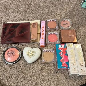 HUGE MAKEUP BUNDLE